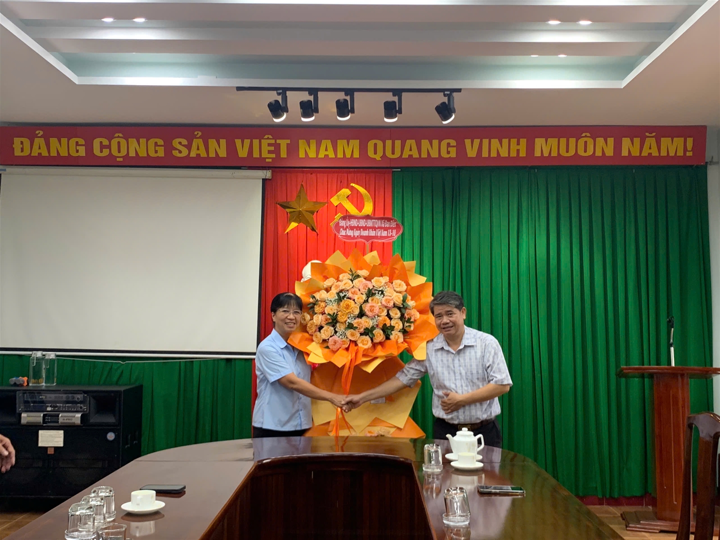 Chào mừng Ngày Doanh nhân Việt Nam 13/10/2026 Công ty Cổ phần Giống cây trồng - Vật nuôi Thừa Thiên Huế